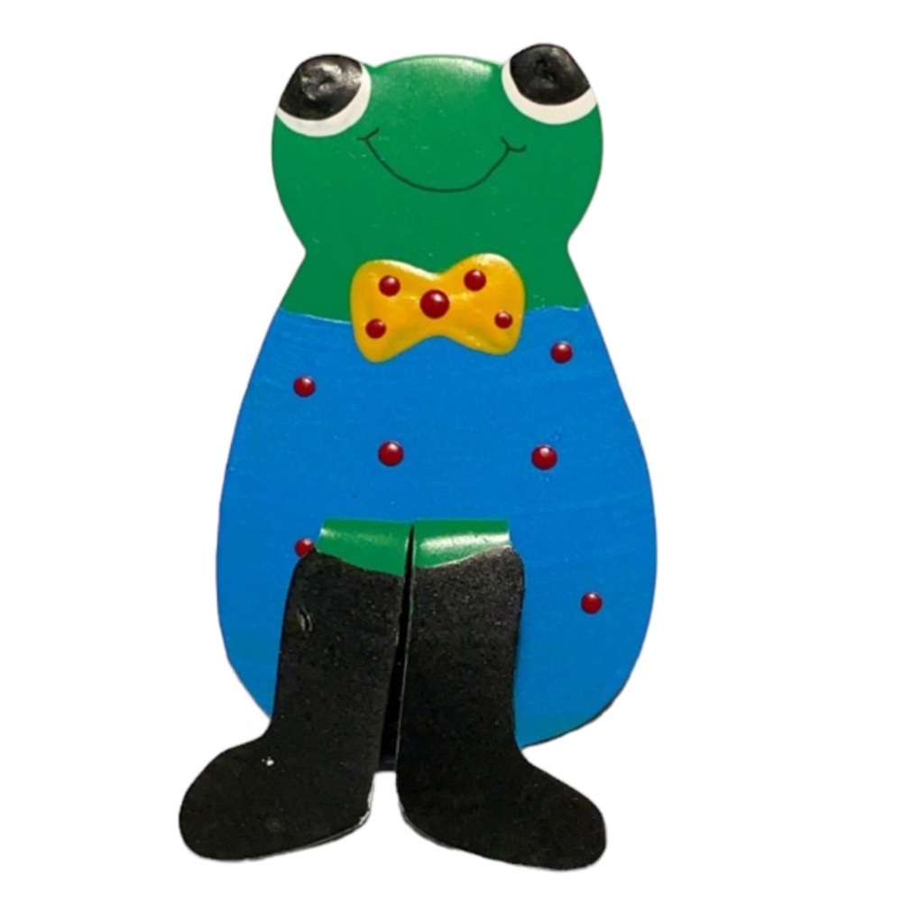 Vintage hand painted smiling metal frog brooch